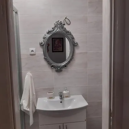 Apartman Deluxe & Alexander Čačak