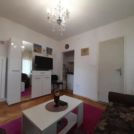Apartman Deluxe & Alexander *