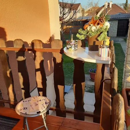 Deluxe & Alexander דירה