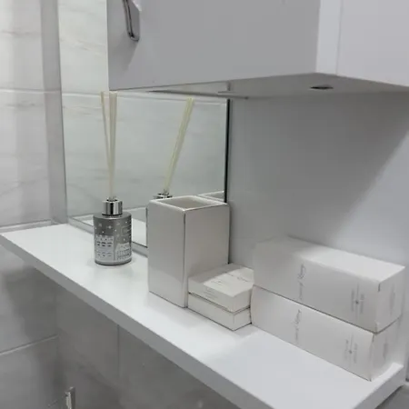 Deluxe & Alexander דירה