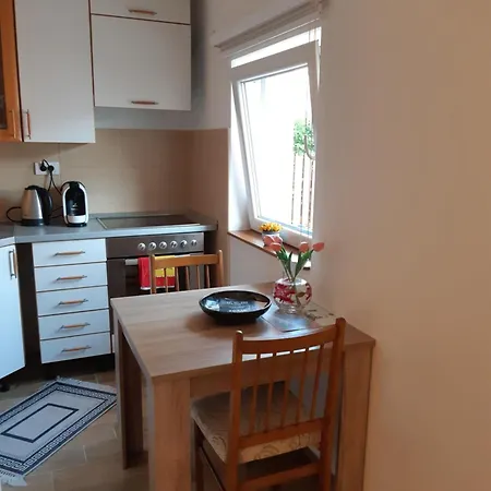 Deluxe & Alexander Apartman